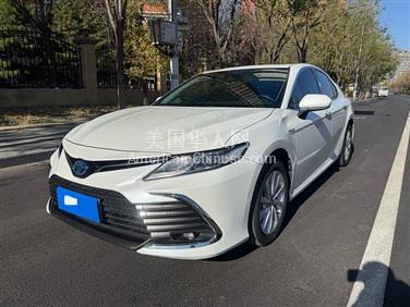 丹佛代出售一辆白色的丰田轿车